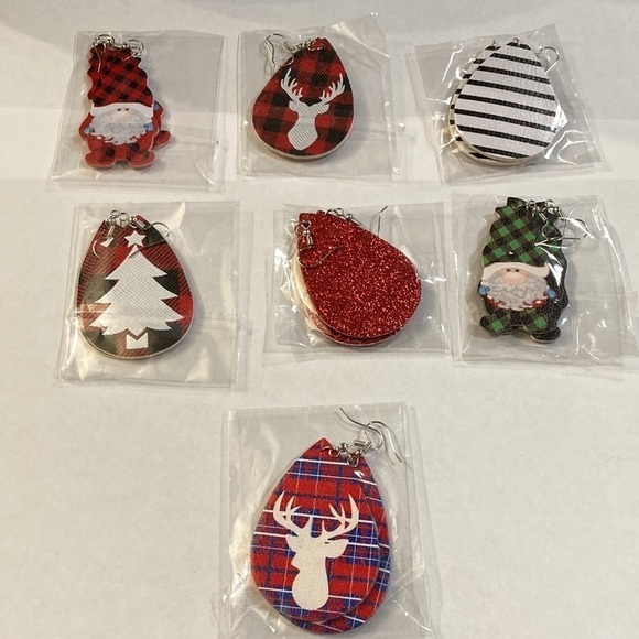 NEW! 7 PAIRS OF BUFFALO CHECK CHRISTMAS DROP/DANGLE FAUX LEATHER EARRINGS - Picture 9 of 13